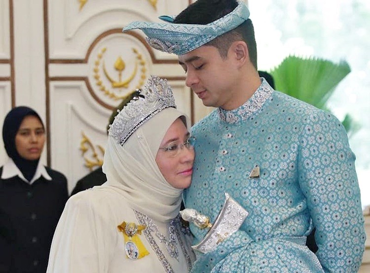 Tunku Azizah Sebut Tentang Calon Isteri Tengku Hassanal [VIDEO] 