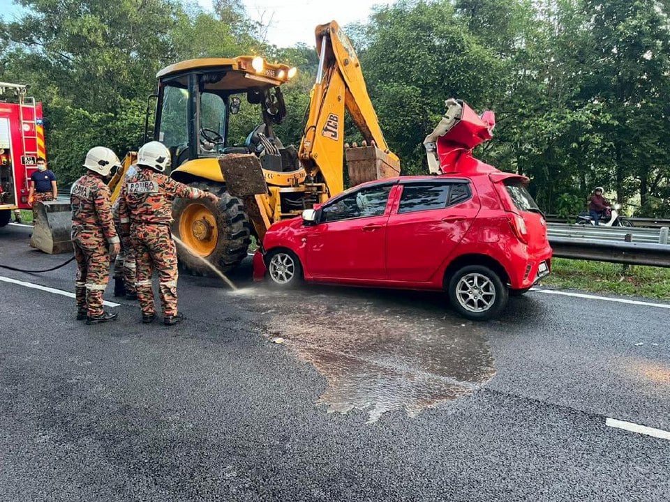 Tukang masak maut kereta langgar jentolak