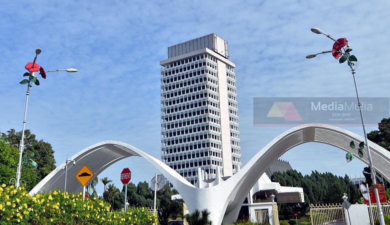 Sidang Dewan Rakyat lewat setengah jam ramai Ahli Parlimen sangkut banjir