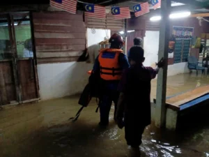 Kampung Besar di Bandar Baharu dilanda air pasang besar