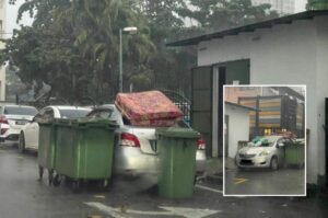 Penduduk protes buang sampah atas kereta