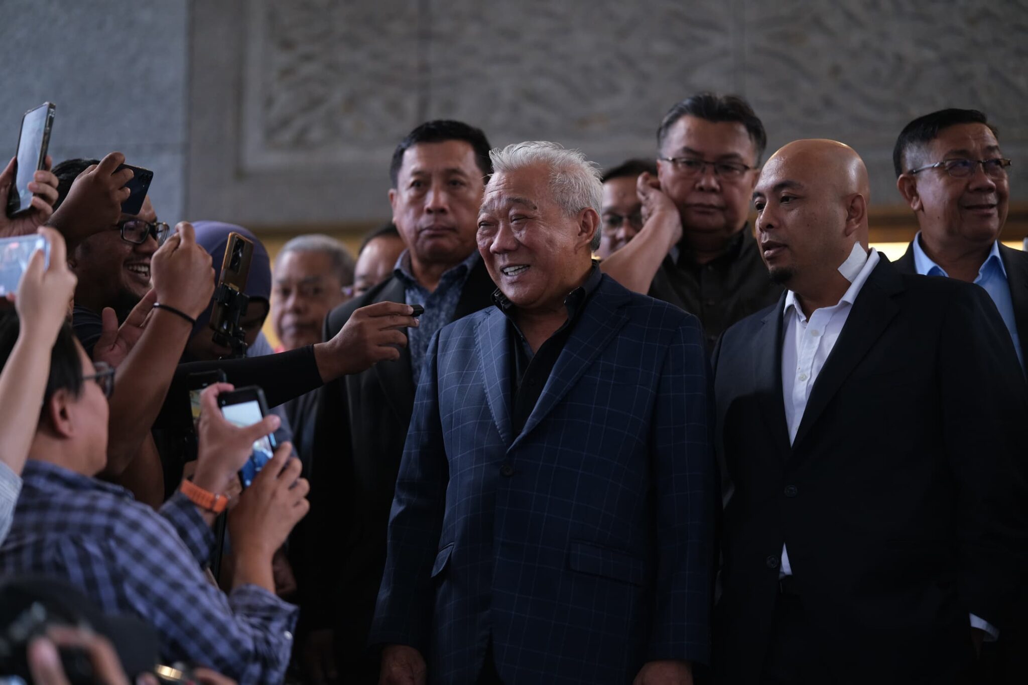 [VIDEO] Rasuah RM2.8 juta: Bung Moktar, Zizie Izette kena bela diri