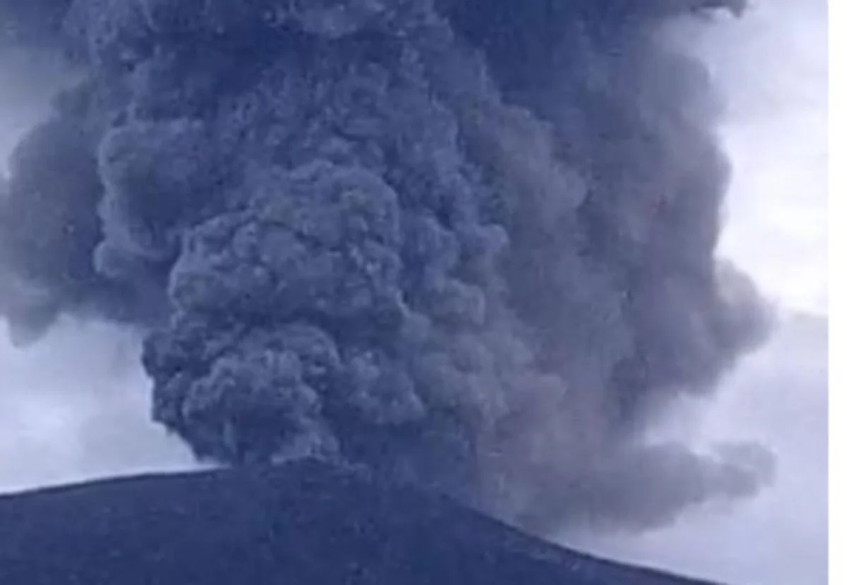 Gunung Marapi di Indonesia meletus