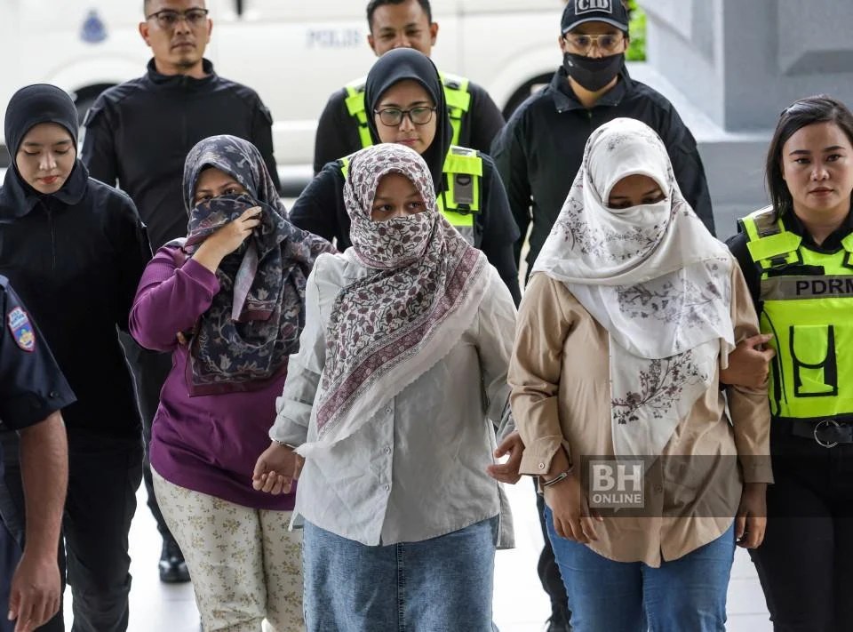 'Saya terpaksa letak anak dalam sangkar kerana perlu bekerja'