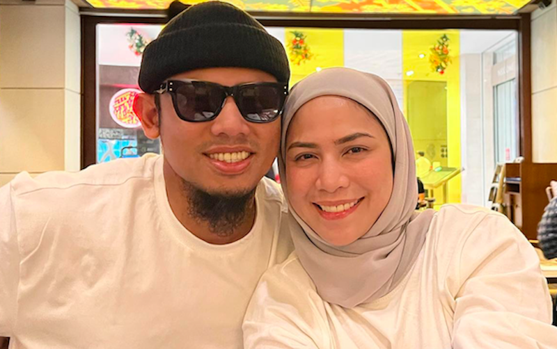 Isteri Nabil, Zira Ayub Kejutkan Peminat Tampil Buka Tudung Di Media Sosial