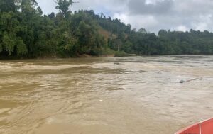 Lelaki dikhuatiri lemas, 2 lagi masih hilang, bot terbalik di Sungai Rajang