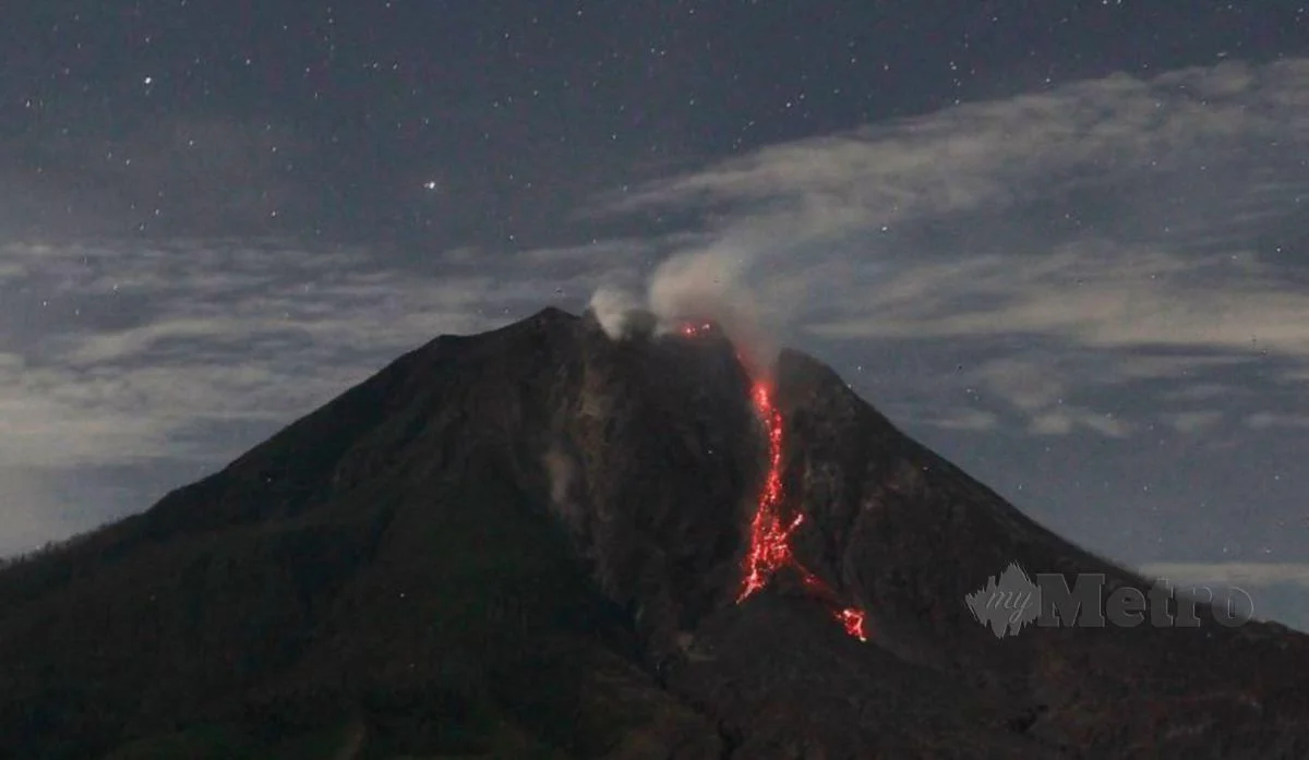 9 maut, Gunung Lewotobi Laki-Laki meletus