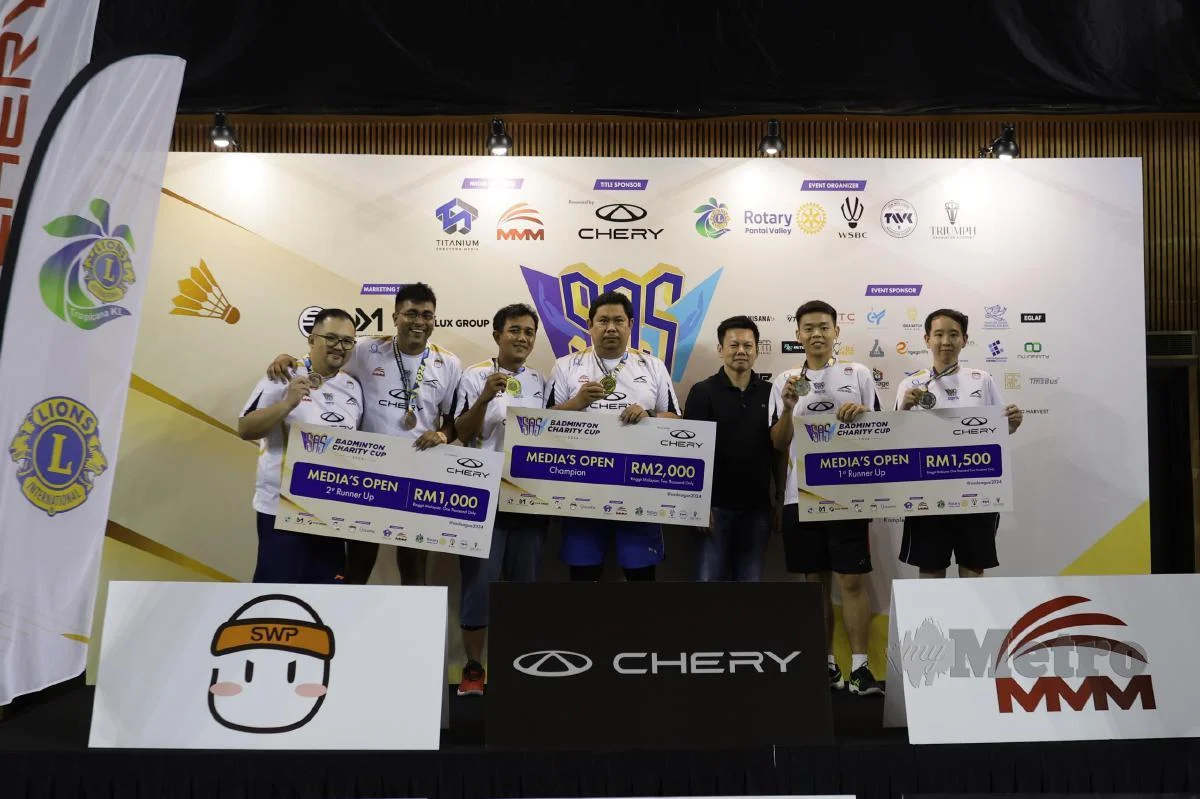 Beregu NST juara badminton Chery Media Challenge