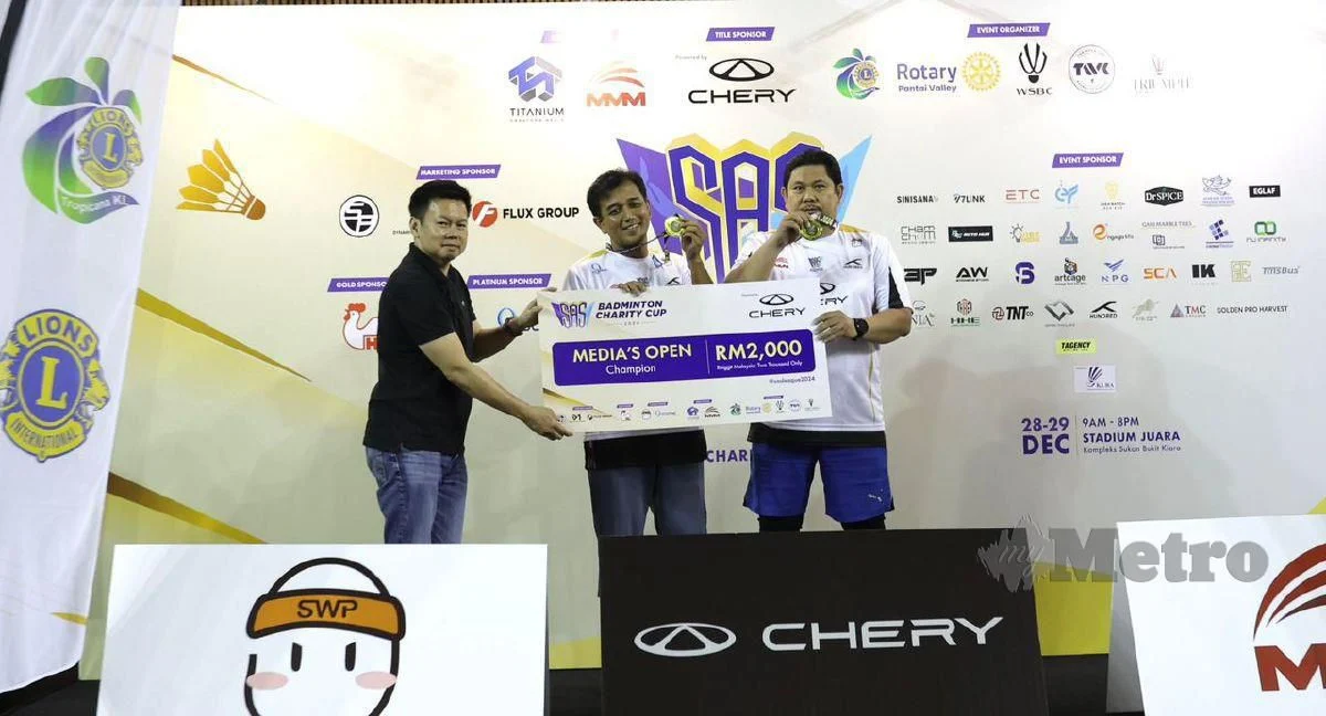 Beregu NST juara badminton Chery Media Challenge