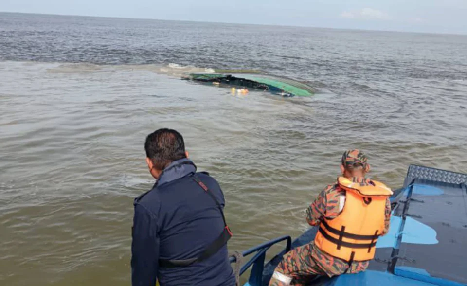 Seorang lagi kru kapal karam masih belum dikesan