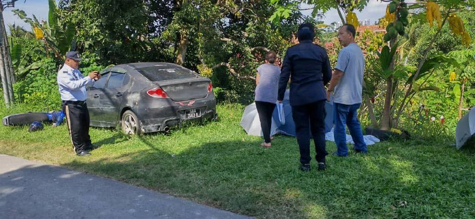 Remaja maut motosikal terbabas langgar kereta rosak