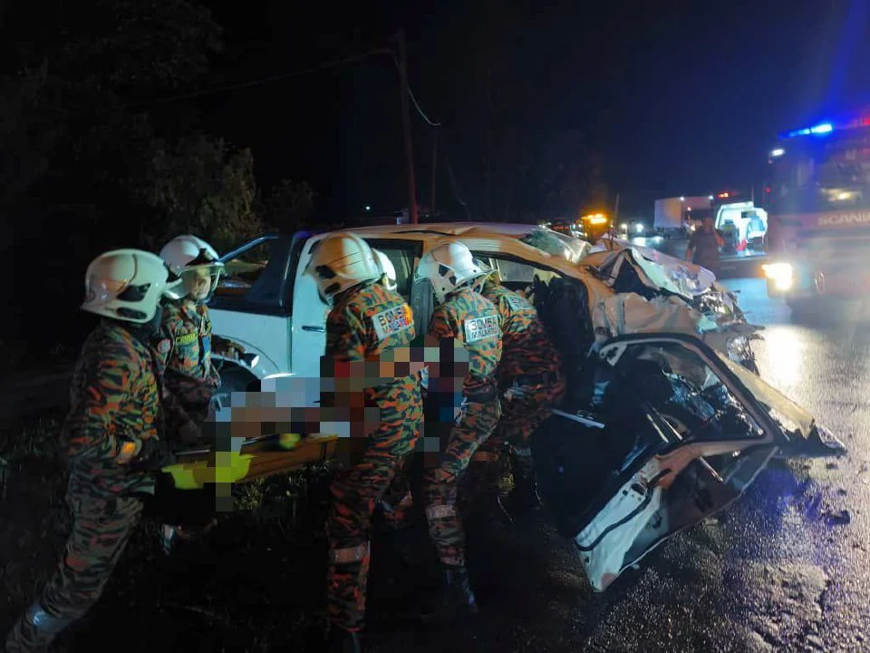 1 maut, 3 cedera nahas dua kenderaan di Jalan Kelawat