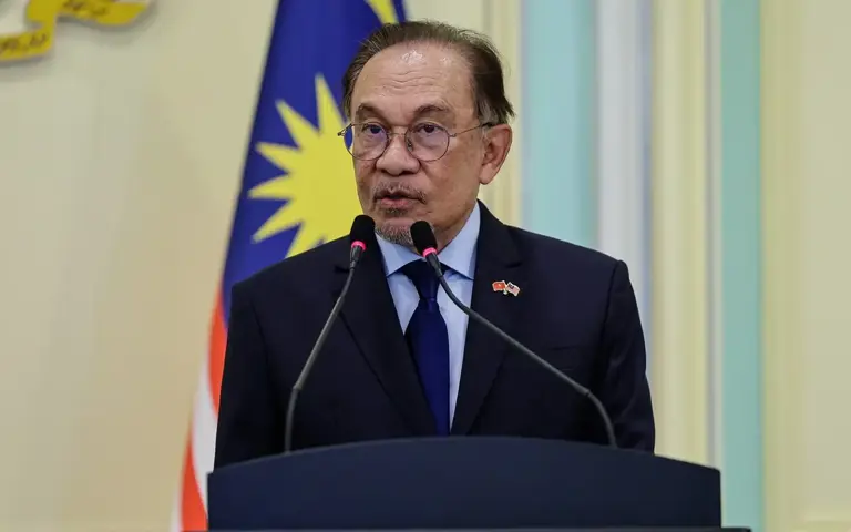 Let Anwar complete full term as PM, says minister