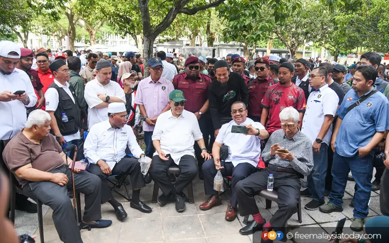 ‘Principled’ Muhyiddin should have rejected Najib rally, says Puad