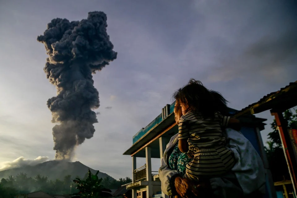 Letusan Gunung Ibu di Maluku kini pada tahap ancaman tertinggi