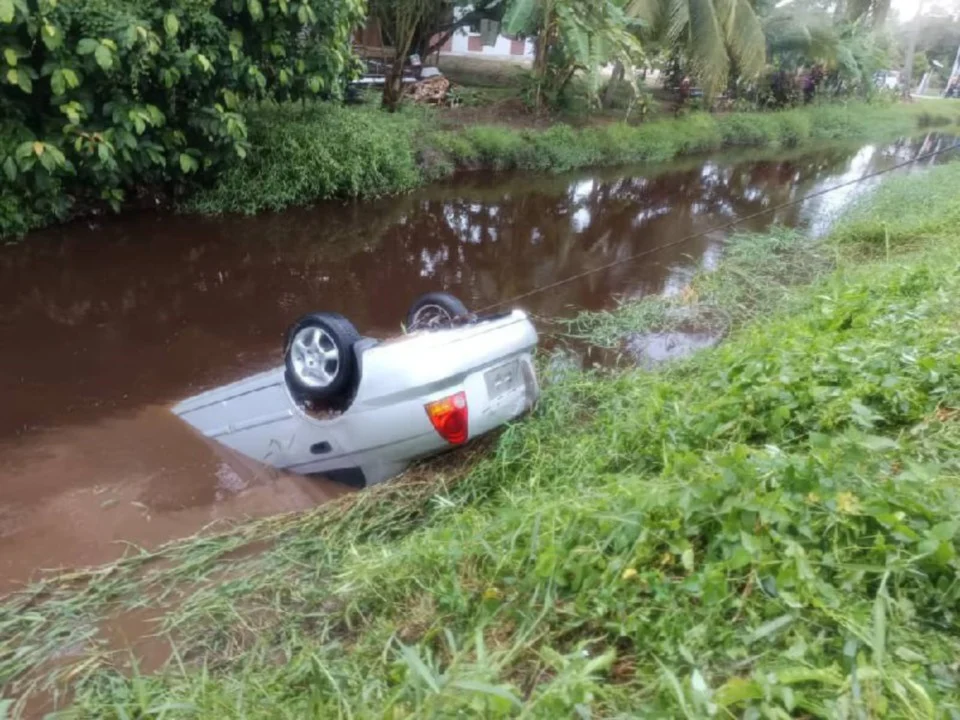 Jasad pemandu ditemui selepas 10 jam 'hilang' dalam parit