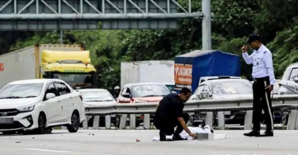 Jururawat maut motosikal rempuh lori di lorong kecemasan, digilis 2 kenderaan