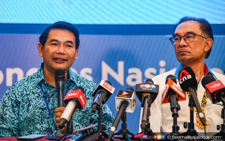 Anwar wants Rafizi retained as PKR deputy president