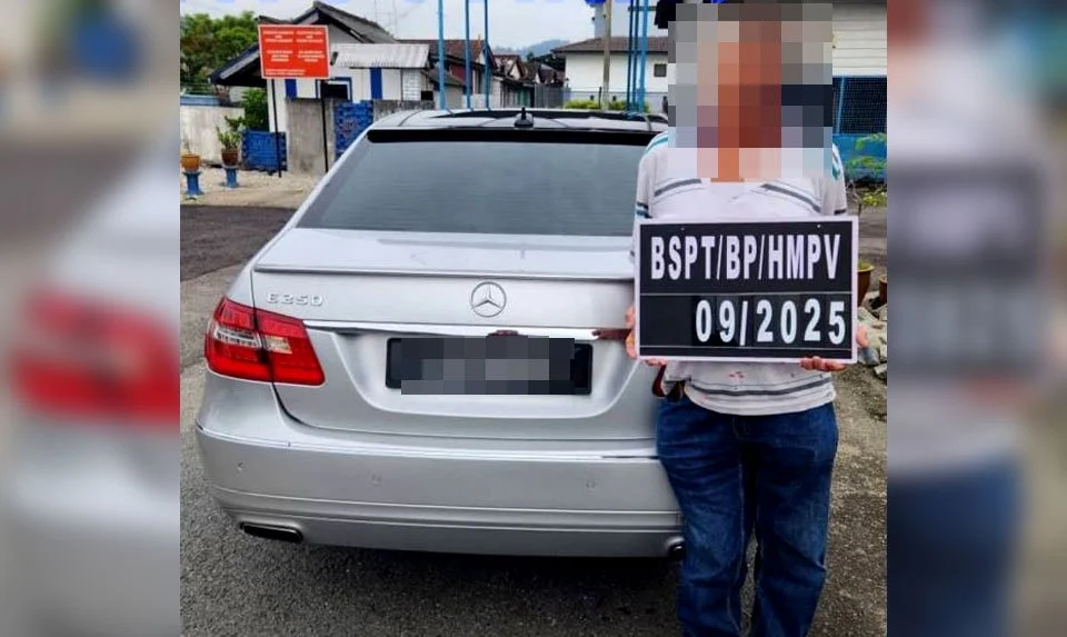 Pemandu Mercedes pandu melulu di Batu Pahat, ditahan kurang 24 jam selepas diburu