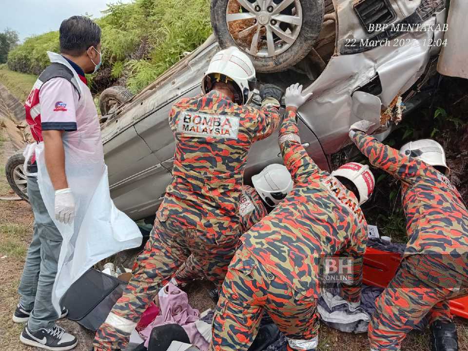 Wanita cedera kereta terbabas dan terbalik di LPT