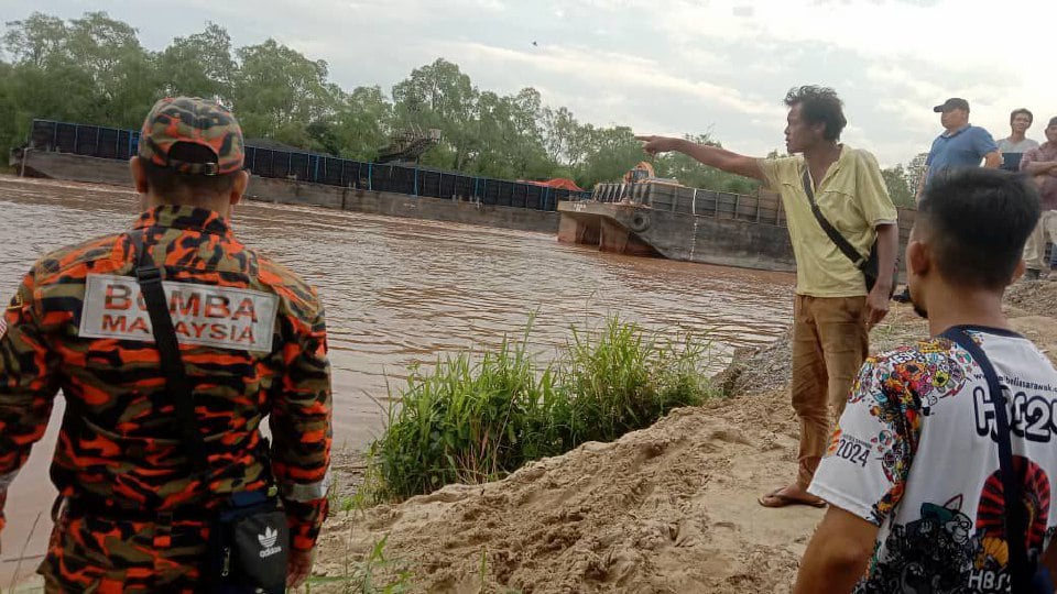 2 beradik lemas dibawa arus ketika mandi