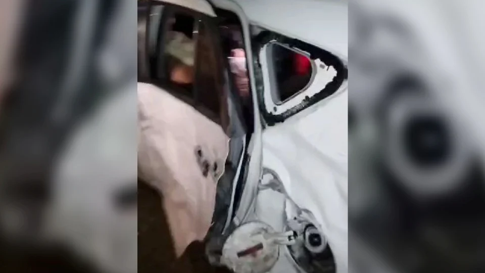 2 remaja lepasan SPM maut, 3 cedera Perodua Myvi langgar penghadang jalan