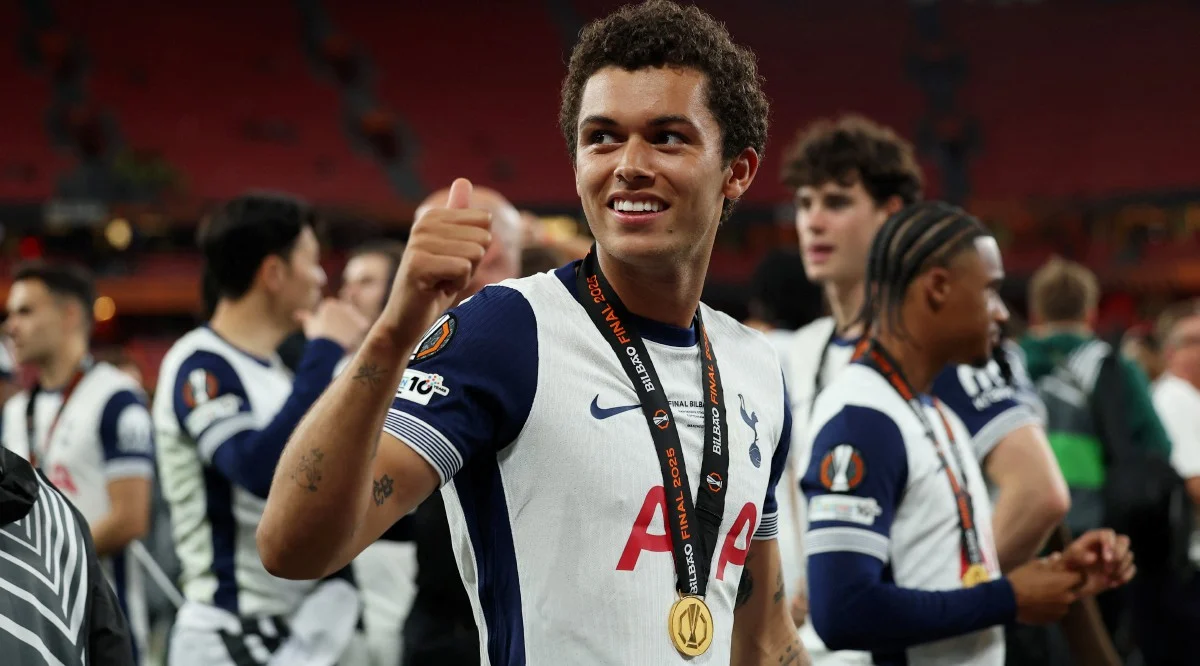 Trofi ini padam musim suram Spurs - Johnson