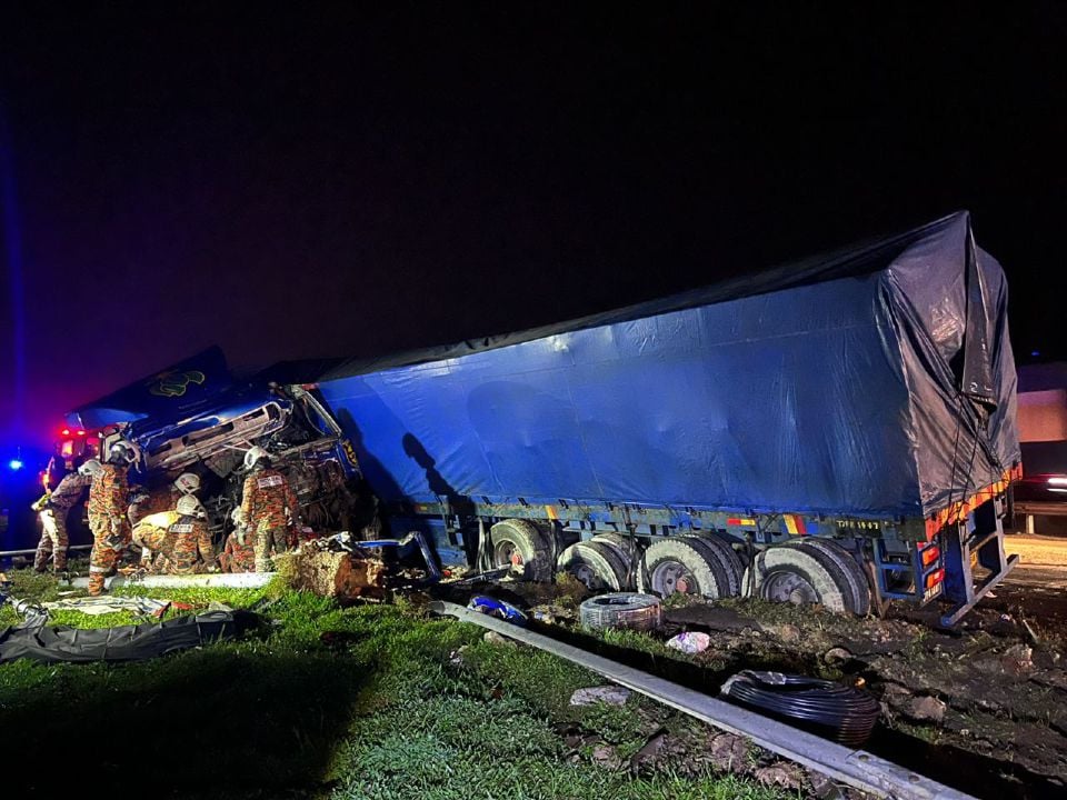 1 maut, 4 cedera kemalangan beberapa kenderaan antara Sungkai-Slim River