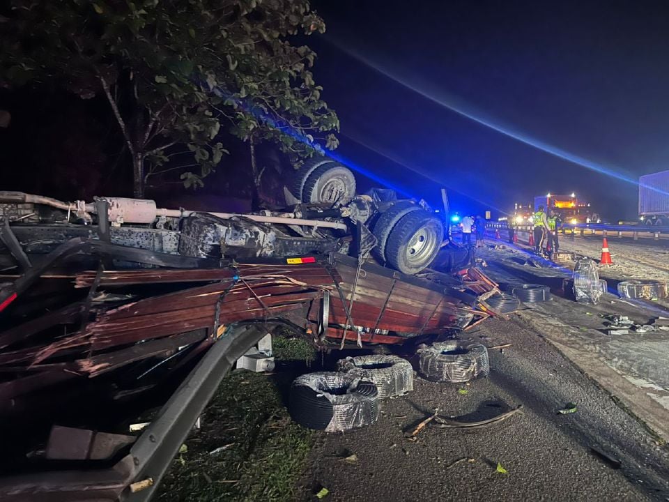 1 maut, 4 cedera kemalangan beberapa kenderaan antara Sungkai-Slim River