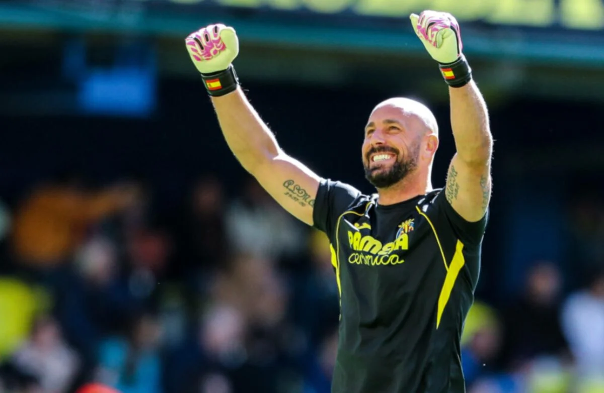 Reina akhiri karier diusia 42 tahun