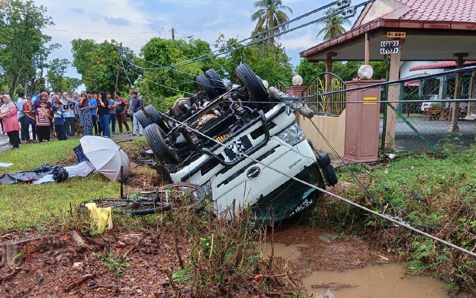 Penunggang basikal maut dihempap lori