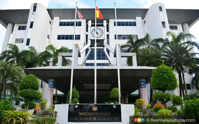 Company director slapped with another charge of failing to report bribery