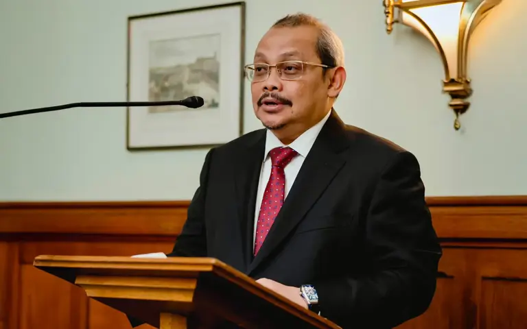 Ex-MACC chief joins Umno