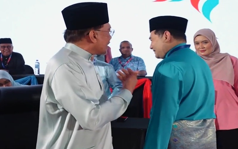 Kecamukan Politik Malaysia Akibat Sumpah Laknat Najib