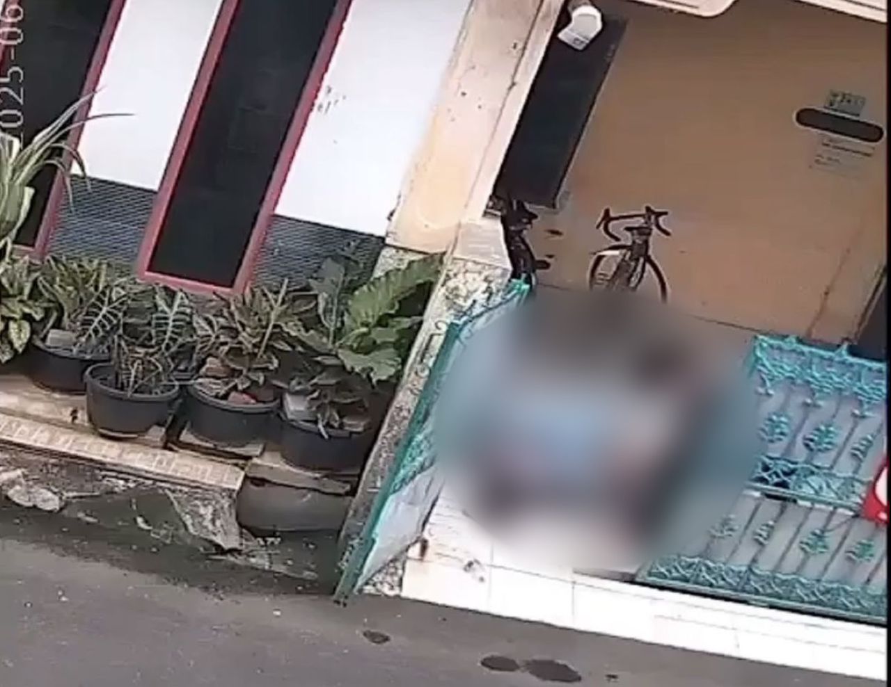 Remaja tendang ibu kerana tidak diberi wang