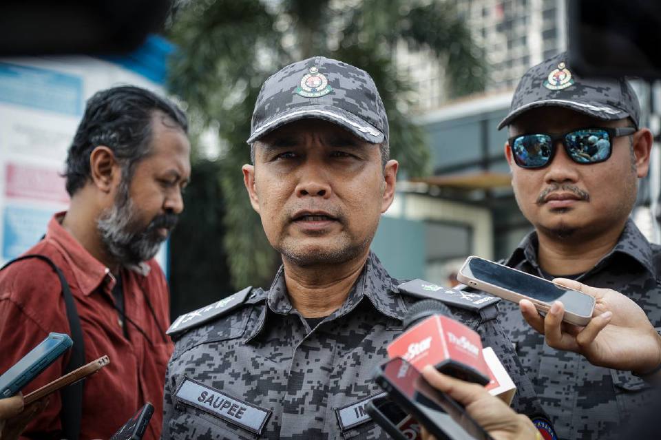Imigresen tahan pasangan warga Indonesia disyaki dalang sindiket palsu dokumen