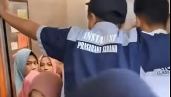 Cemas lif hospital tiba-tiba berhenti