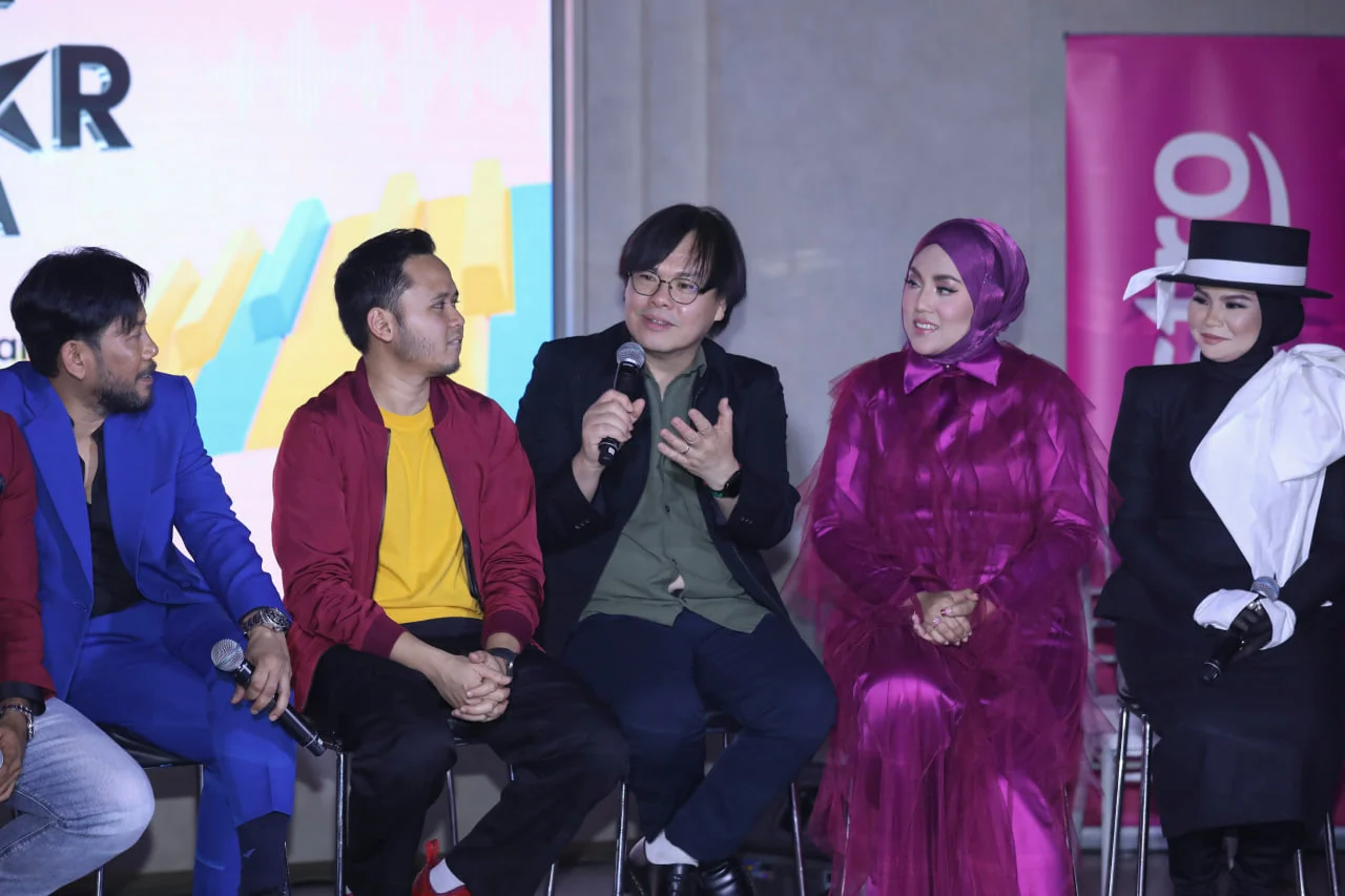 Aina Abdul terharu masih disukai peminat