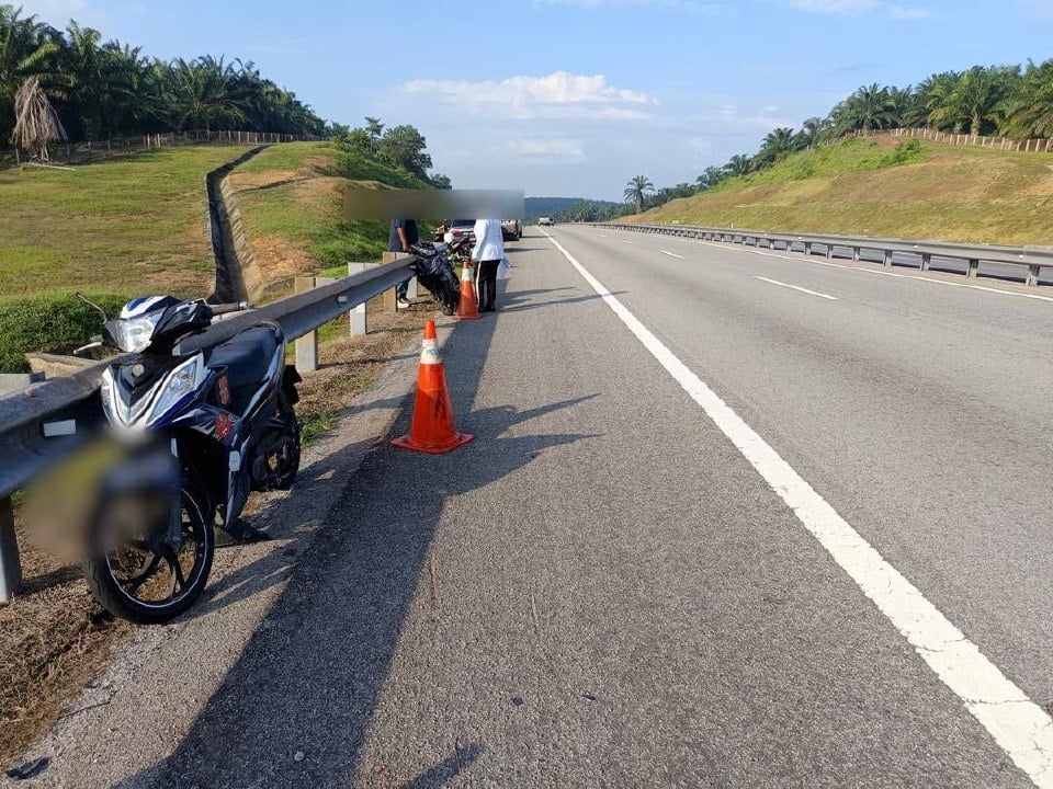 Remaja maut, dua motosikal bergesel