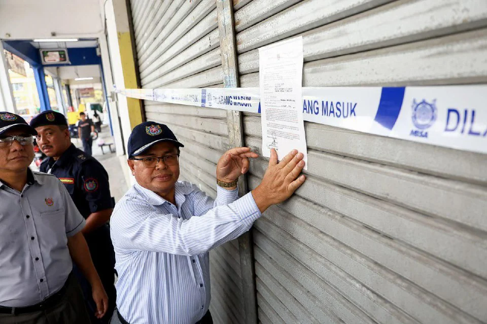 Gempur Dataran Otomobil: Warga asing bergegas tutup kedai, kelam kabut cuba lolos
