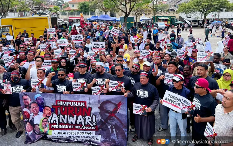 Avoid ‘Turun Anwar’ rally, civil servants told