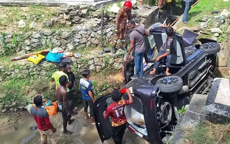 4 seriously injured after car plunges into ditch