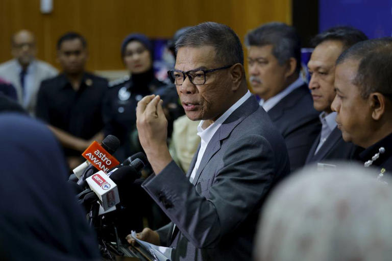 'Turun Anwar' rally: No notice makes it difficult, but police will facilitate - Saifuddin