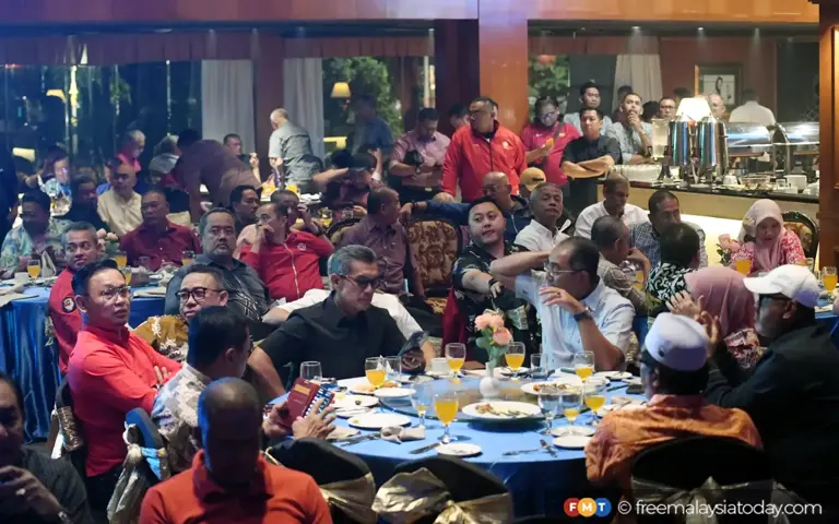Umno division chiefs ask AG to drop appeal against Najib’s house arrest bid