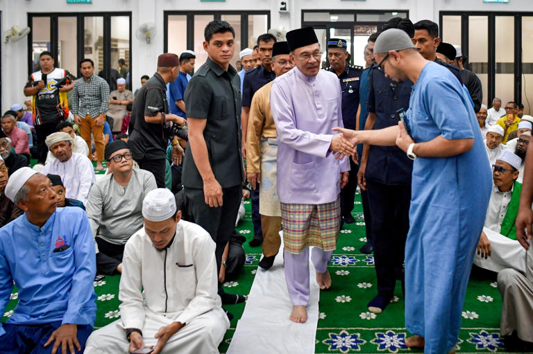 Anwar backs Malaysian Bar’s right to march for judicial independence, but urges respect for constitution