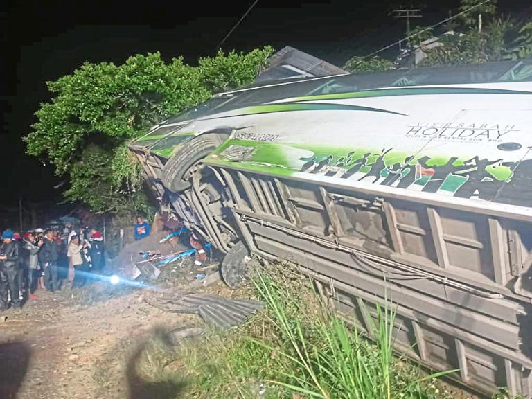 Five hurt in late night bus accident in Sabah