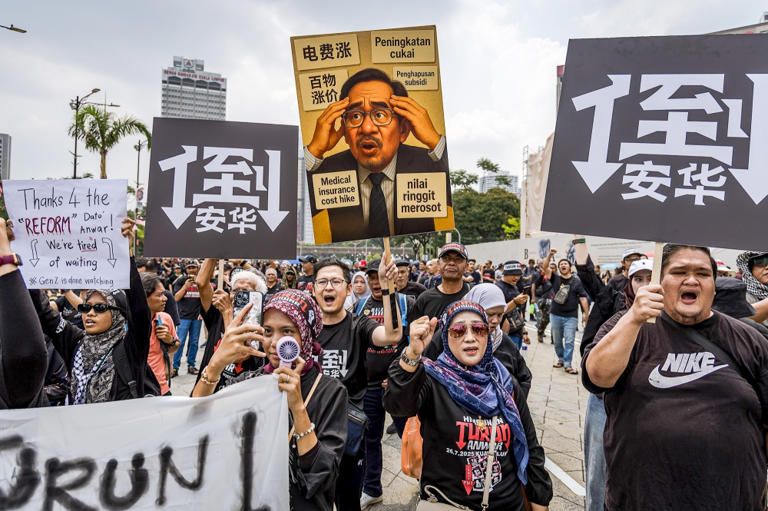 ‘I was not invited’: Anwar says he won’t join KL protest urging him to quit