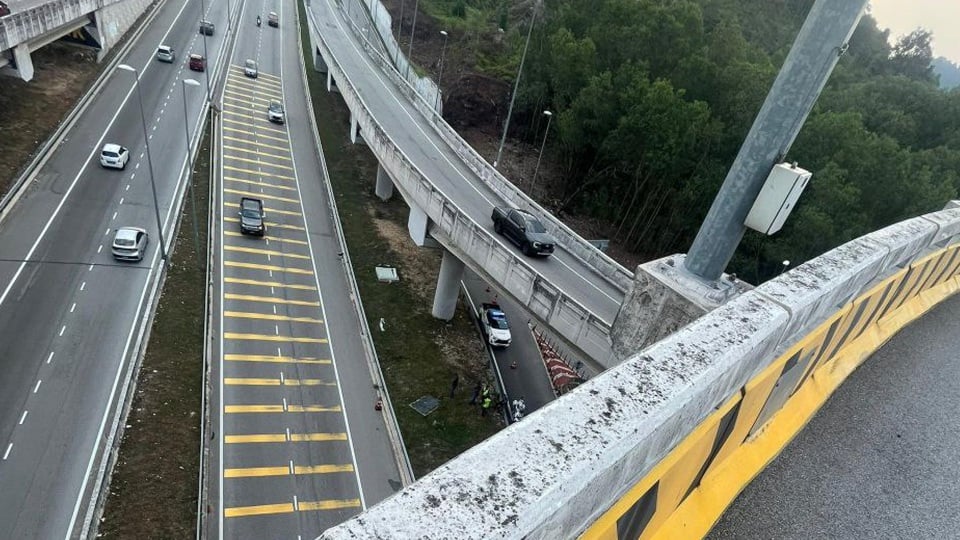 Penunggang motosikal maut terjatuh 21 meter dari 'flyover' Lebuhraya Dash