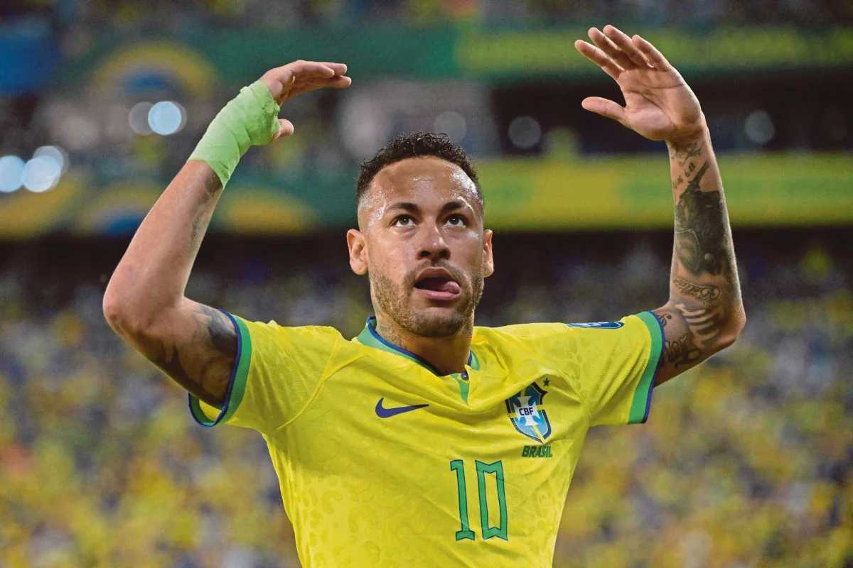 Gara-gara curi bola tandatangan Neymar, lelaki dipenjara 17 tahun