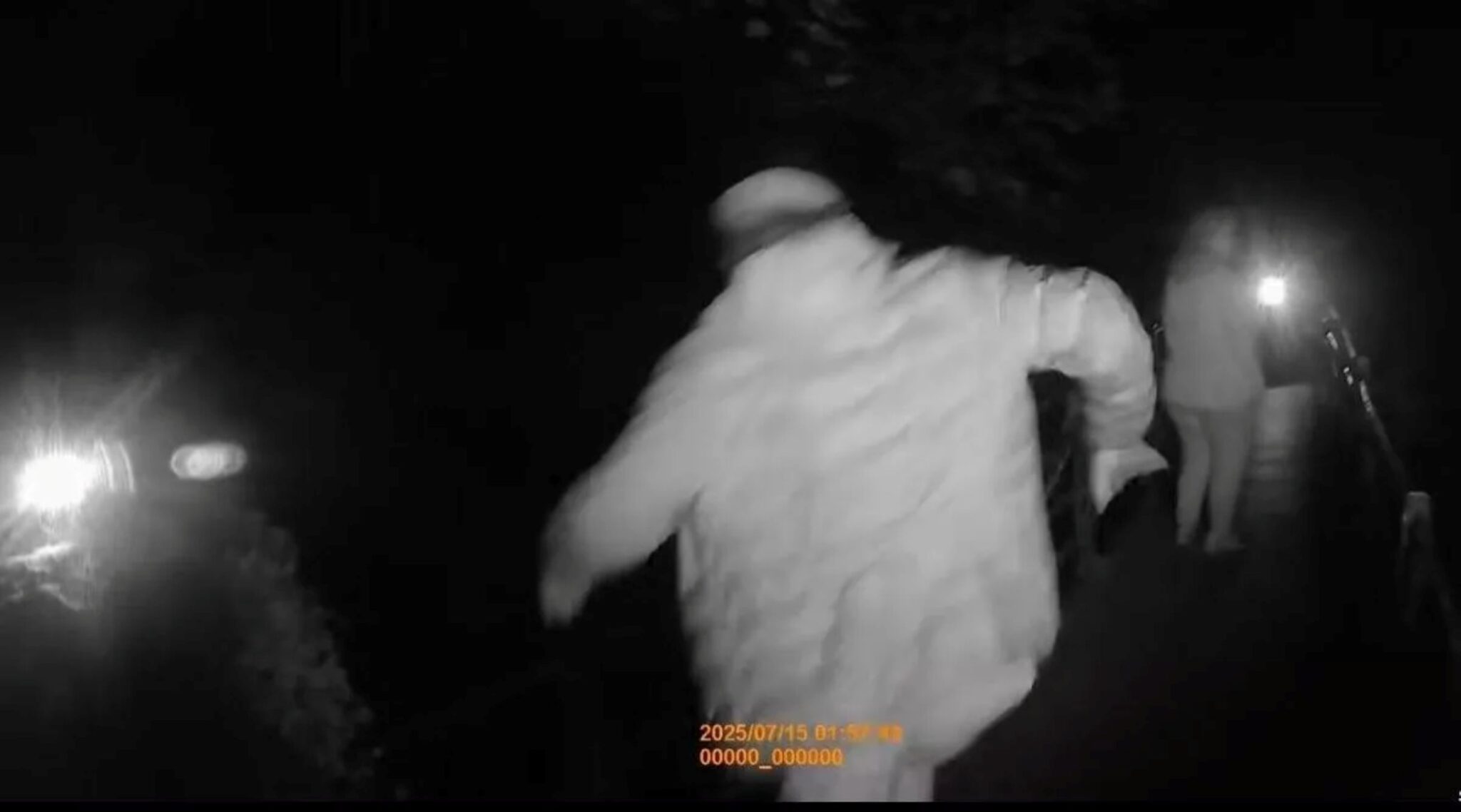 Hantu lempar batu pada penyiasat paranormal